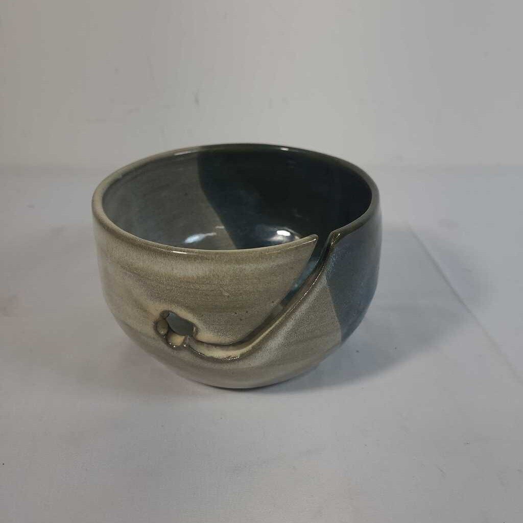 POTTERY YARN POT