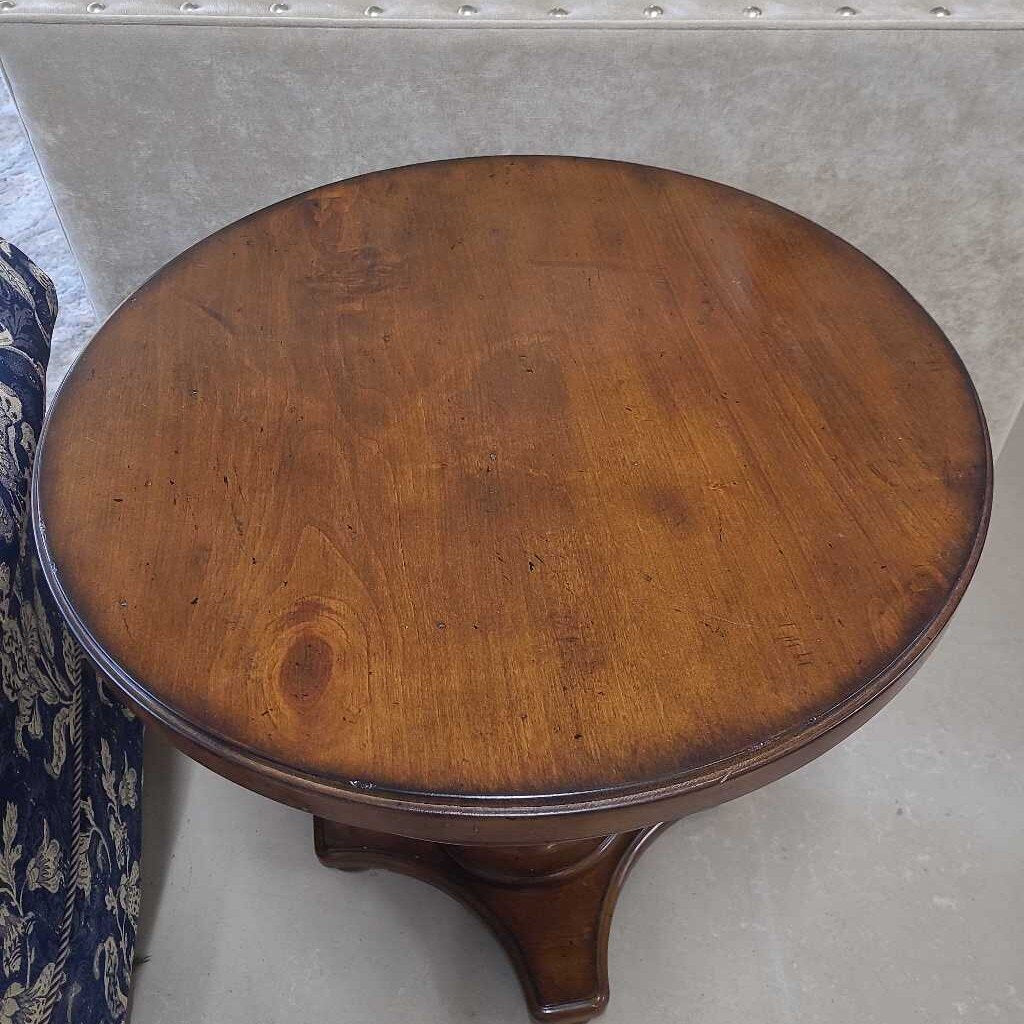 HOOKER TYNECASTLE ROUND SIDE TABLE
