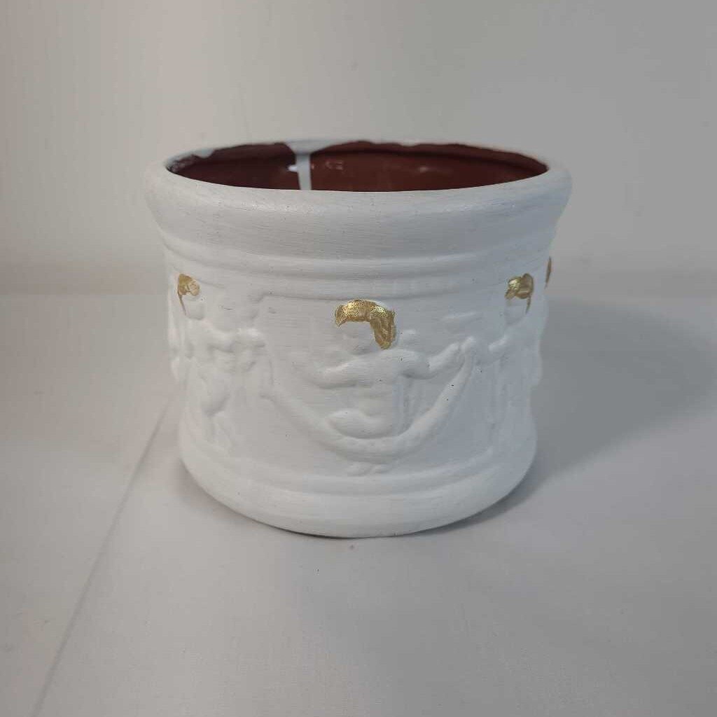 WHITE PLANTER W/ CHARUBS