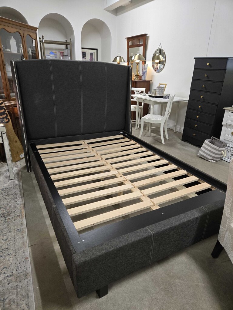 UPHOLSTERED DOUBLE BED