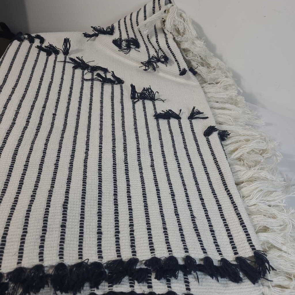 BLUE & WHITE THROW