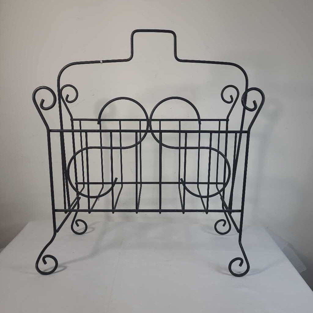 BLACK METAL MAGAZINE HOLDER