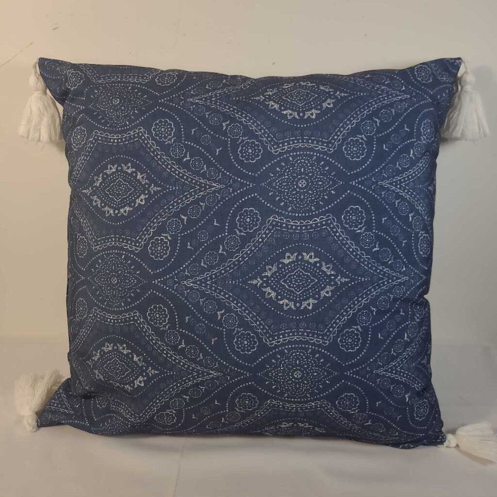 BLUE DECORATIVE PILLOW WITH TASSELS