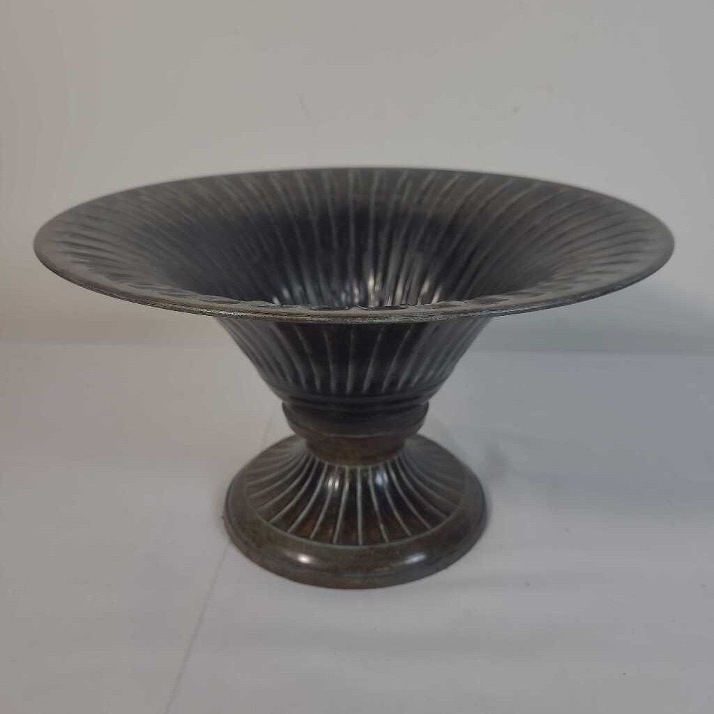 FLUTED DECORATIVE TIN BOWL