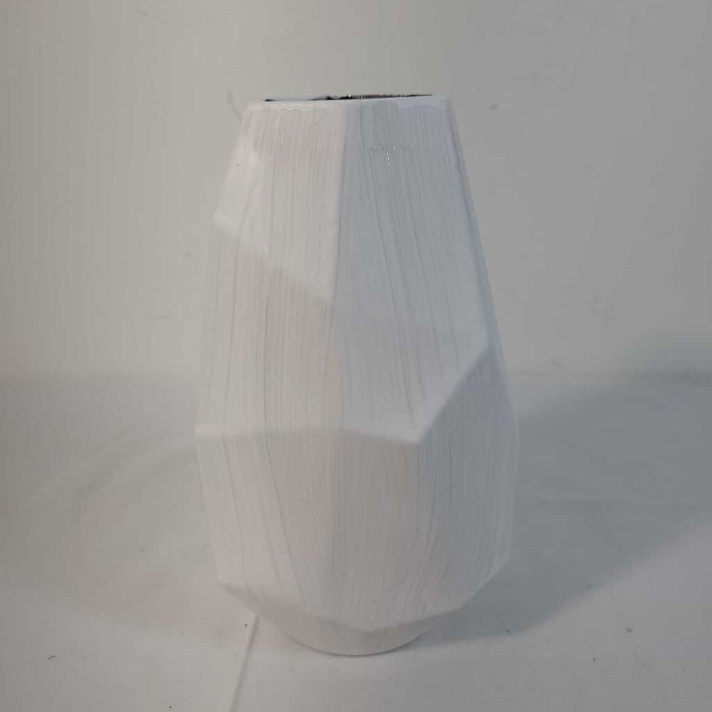PAINTED WHITE GLASS VASE