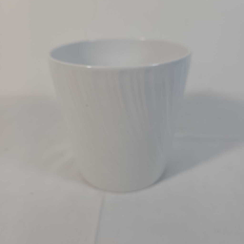 WHITE CERAMIC PLANT POT