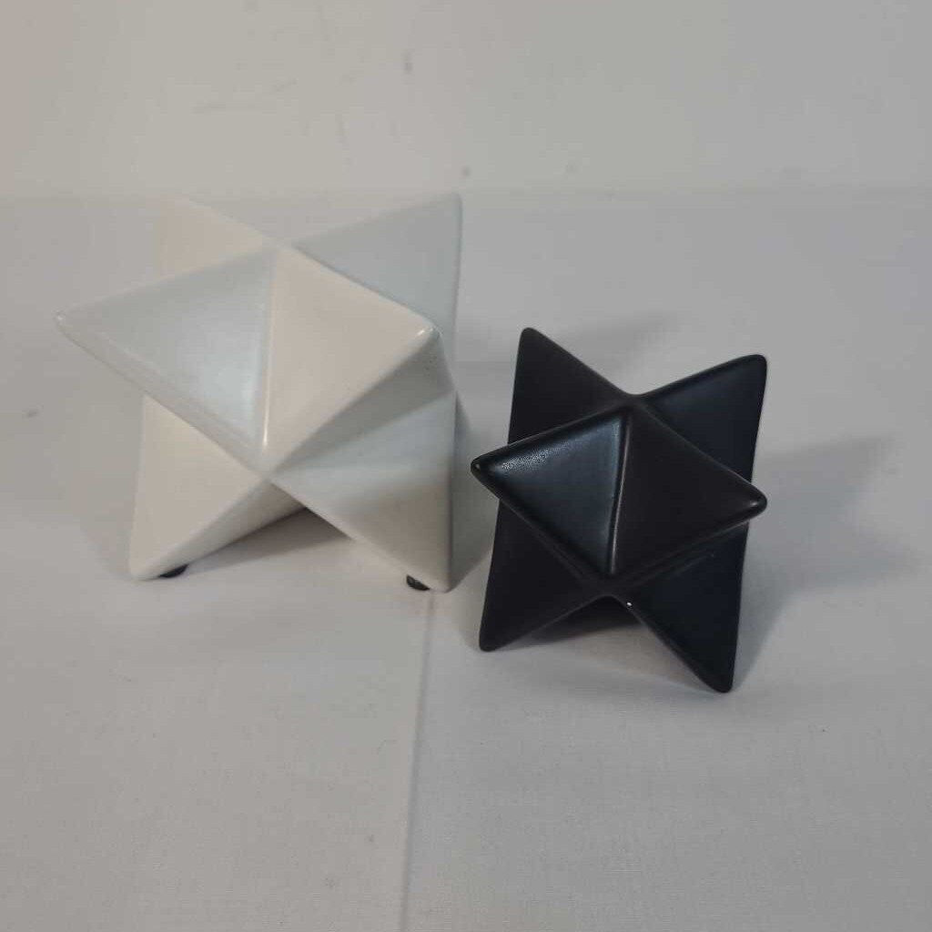 S/2 CERAMIC BLACK & WHITE STARS
