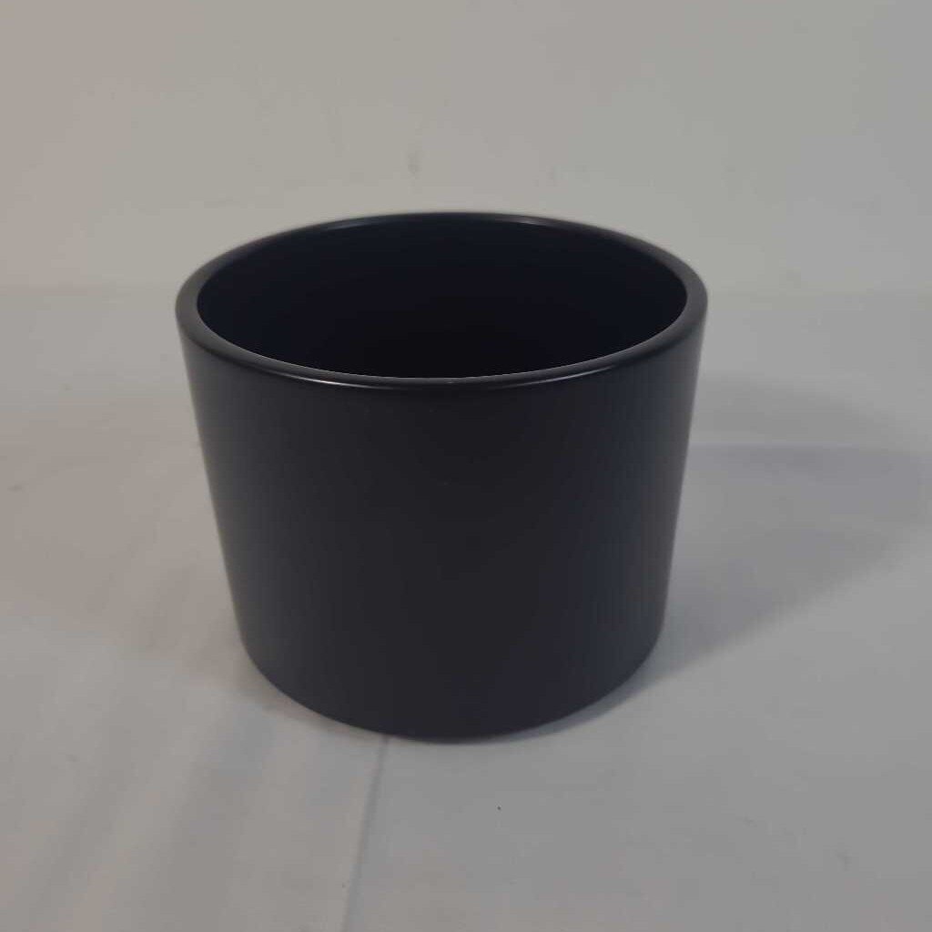 BLACK CERAMIC POT