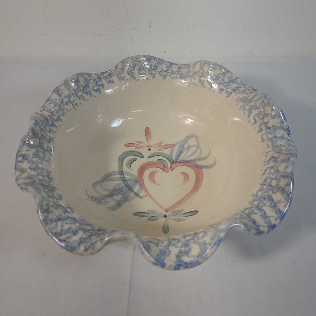 ELLA PROD POTTERY BOWL SCALLOPED EDGE W/ HEARTS