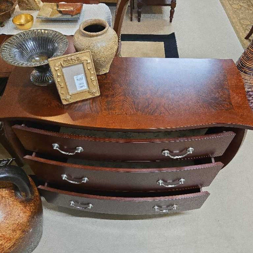 BOMBAY CHEST