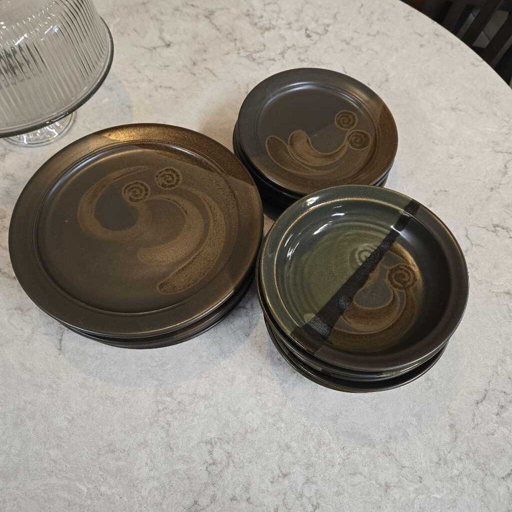 S/18 PAVLO POTTERY DISHES