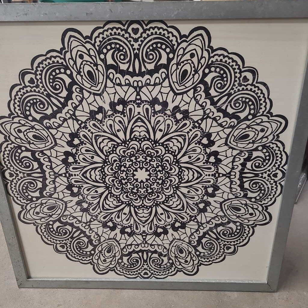 BLACK MEDALLION IN GALVANIZED FRAME