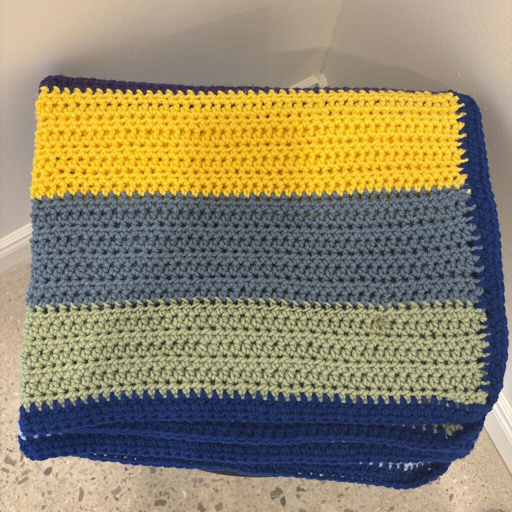 STRIPED THROW