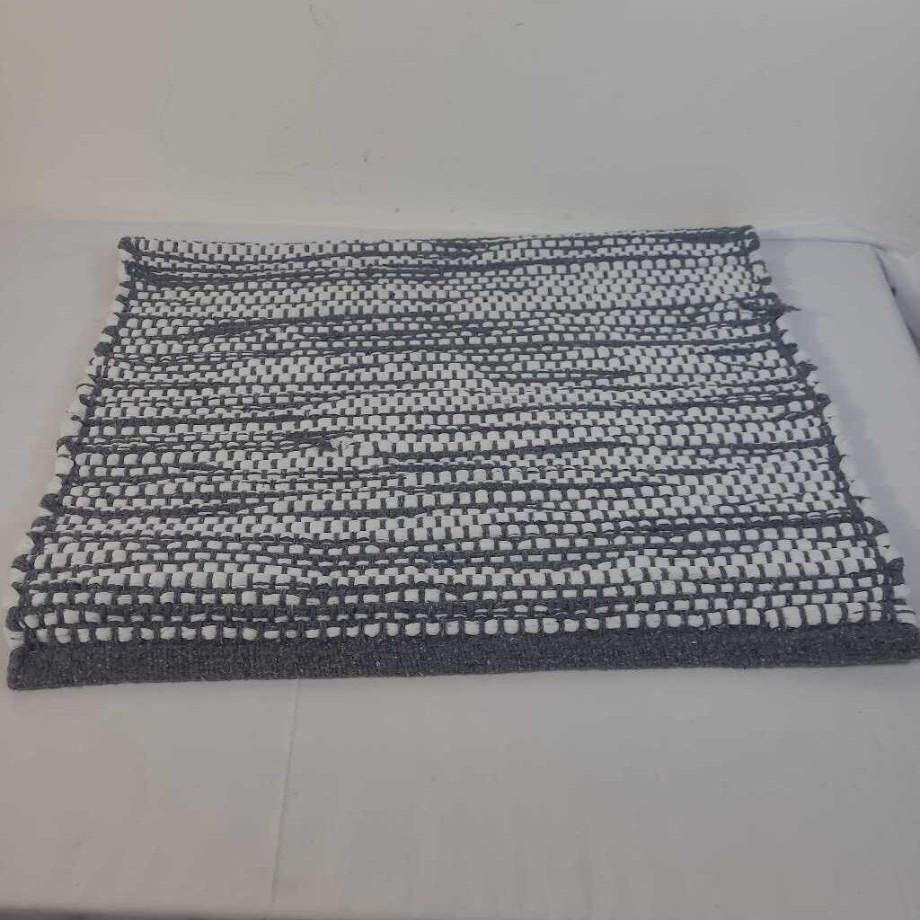 GREY & WHITE MAT