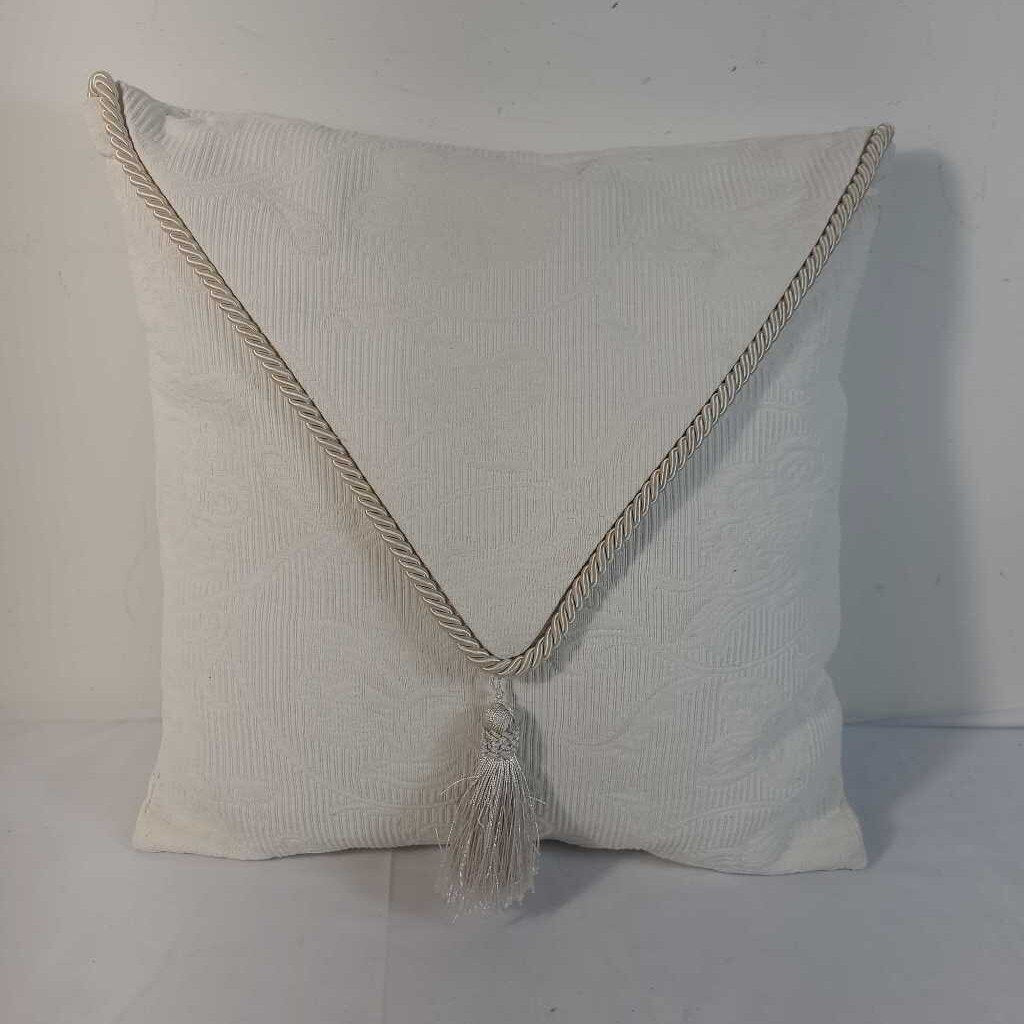 IVORY ENVLOPE CUSION