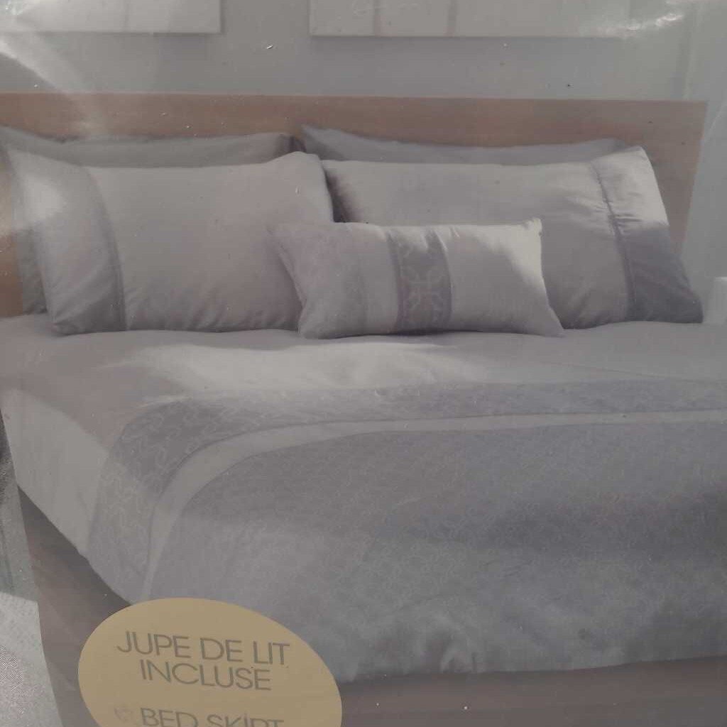 4pc QUEEN COMFORTER SET