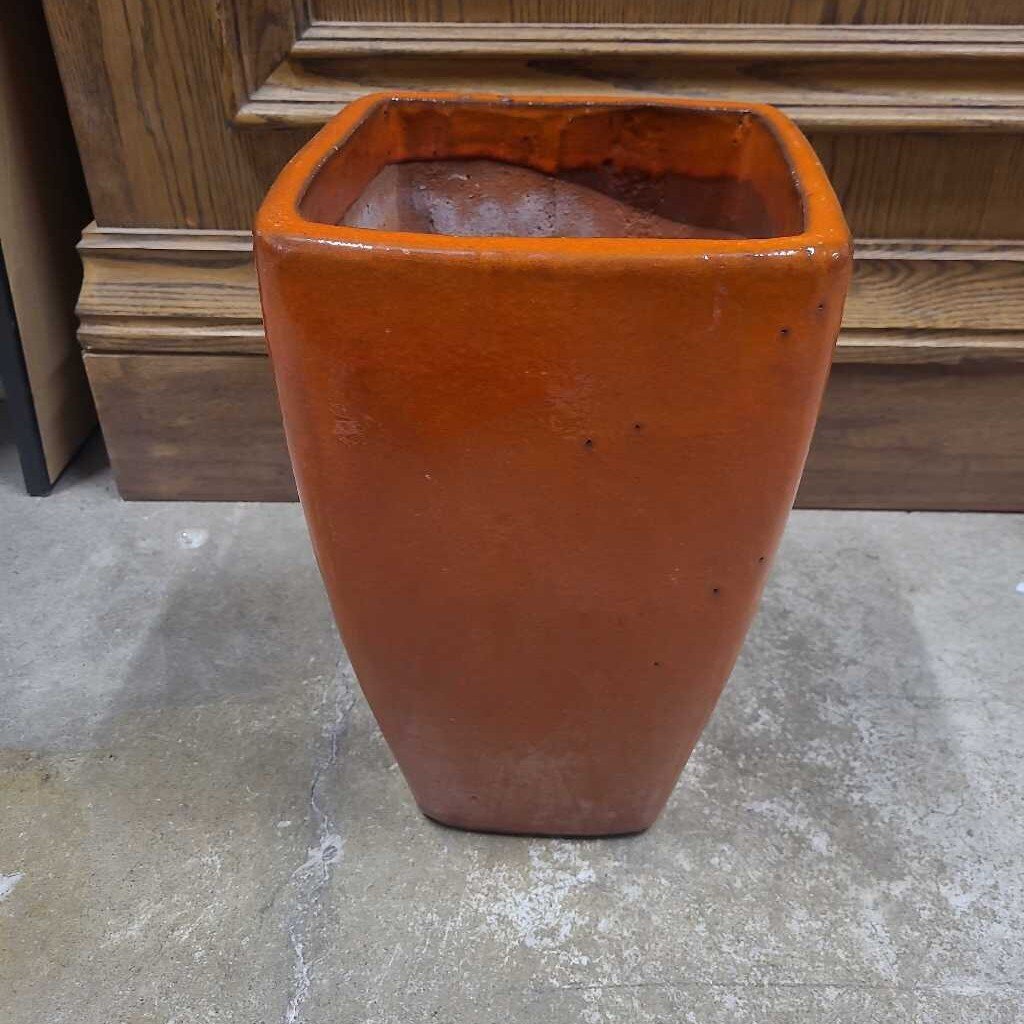 ORANGE PLANTER