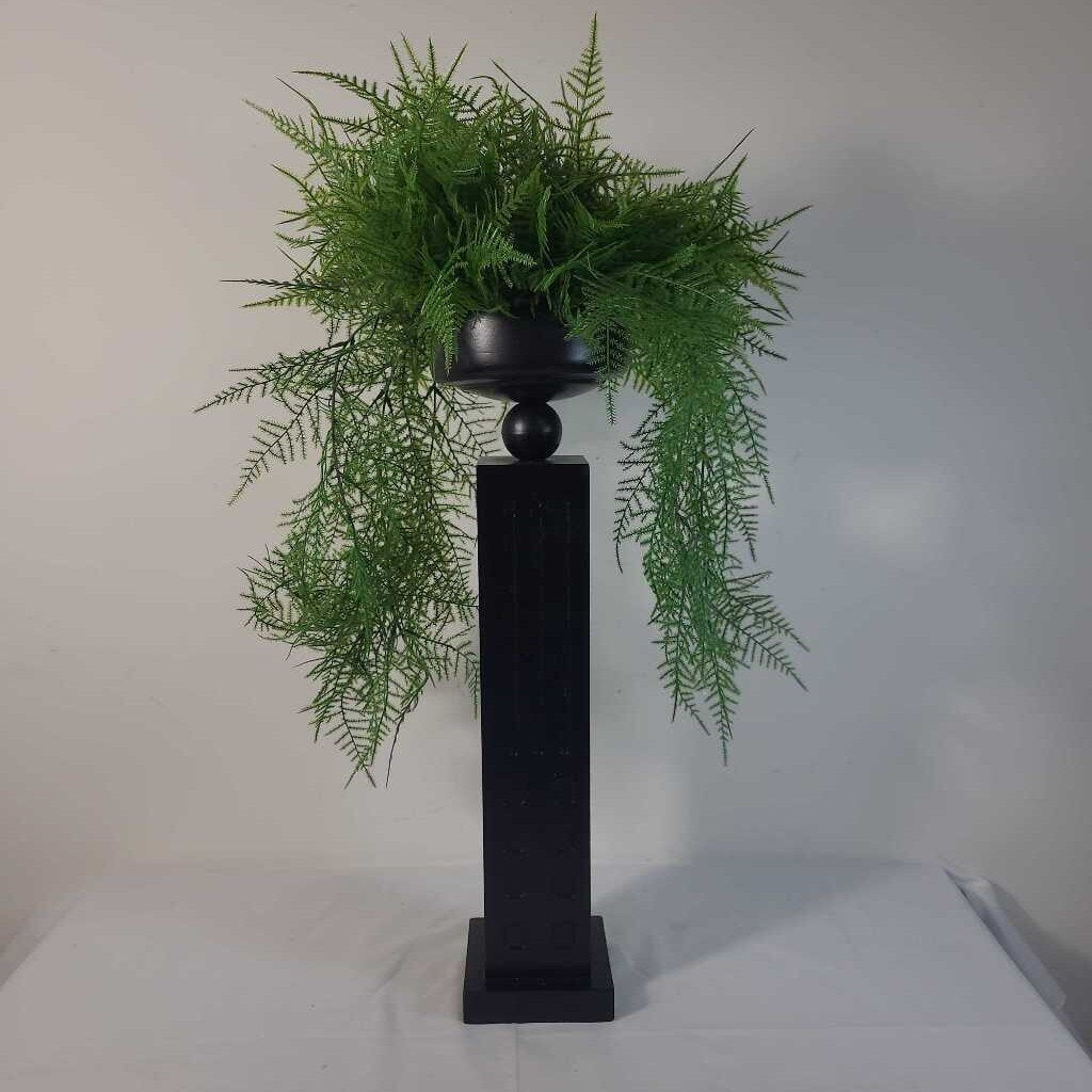 TRAILING FERN IN COLUMN STAND