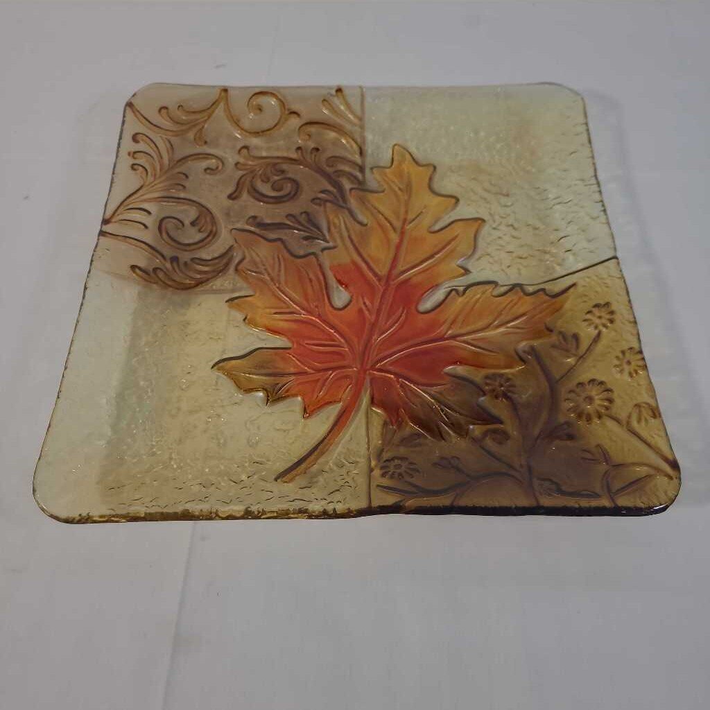 GLASS LEAF PLATE
