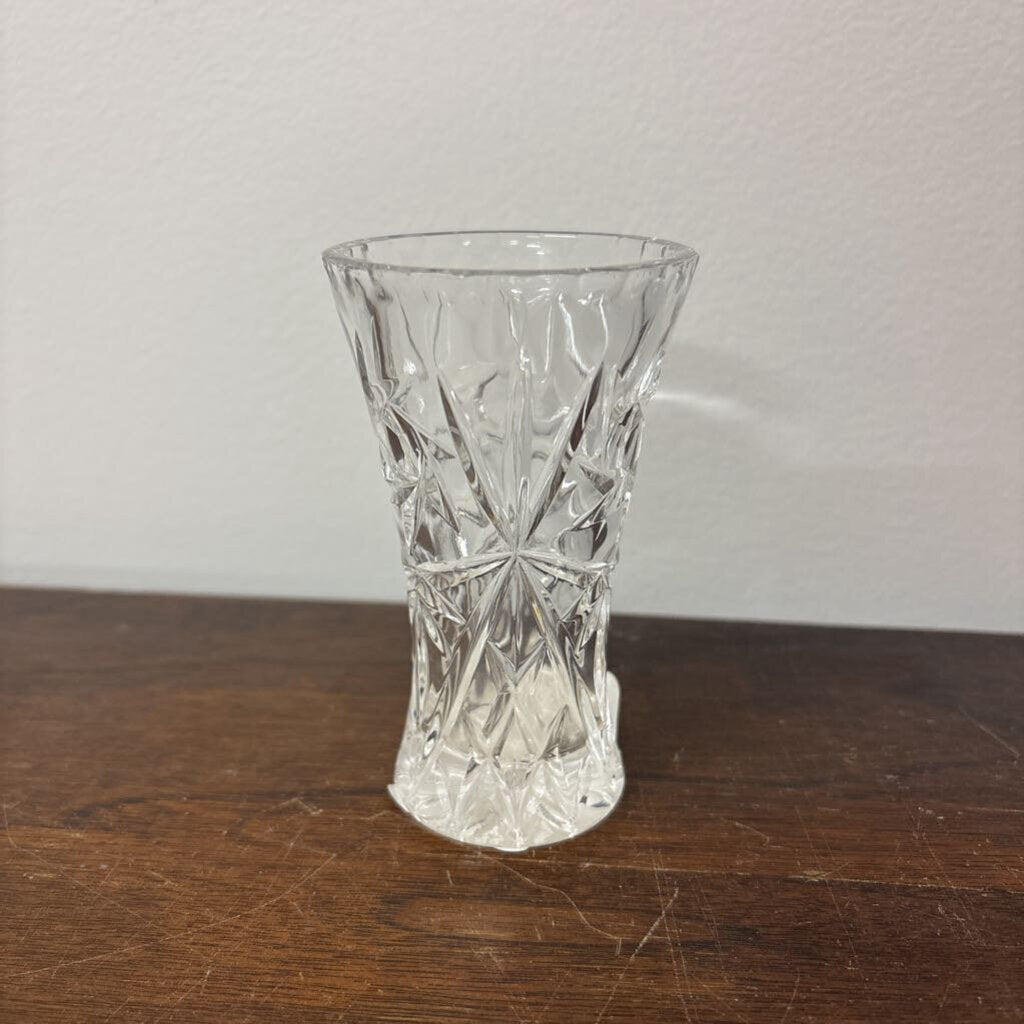 BUD VASE LENOX LEAD CRYSTAL STARBURST CUT PATTERN: LATE 1900'S