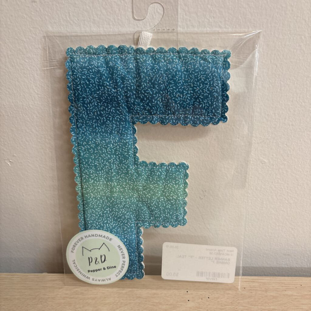 BANNER LETTER - "F" TEAL OMBRE