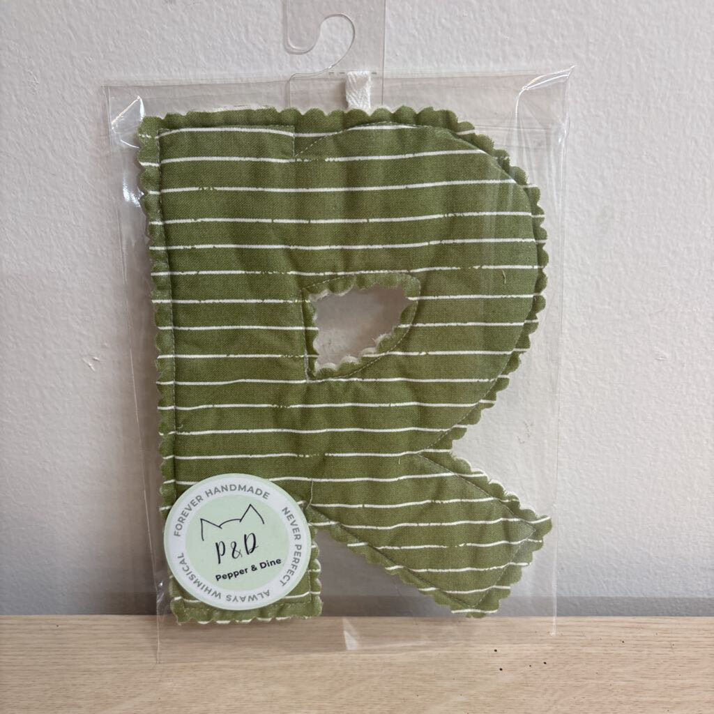 BANNER LETTER - "R" GREEN STRIPES