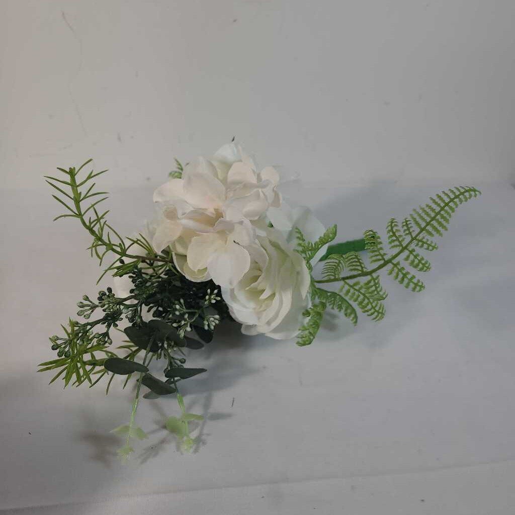 WHITE BOQUET BUNDLE