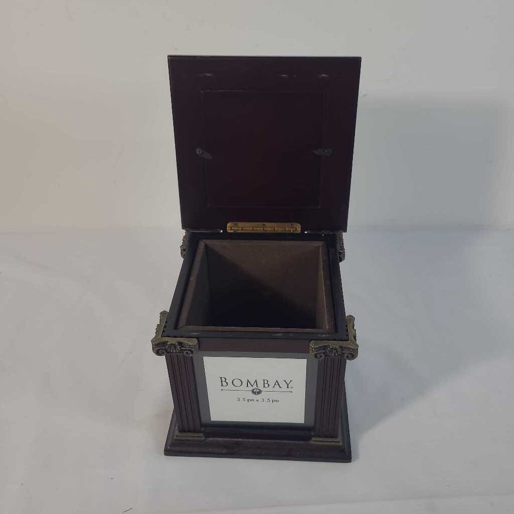 BOMBAY PHOTO BOX