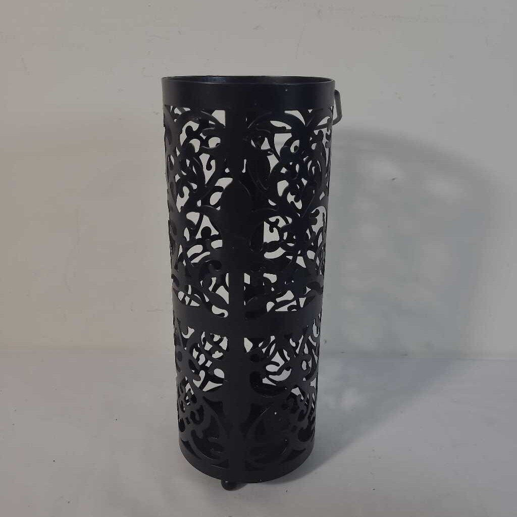ROUND HANDLED CANDLE HOLDER