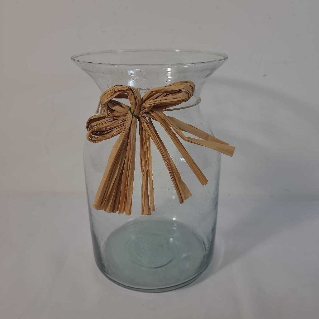 GLASS VASE W/BOW