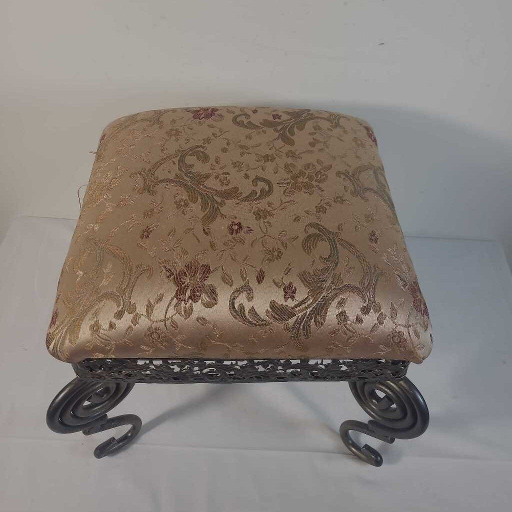 METAL BASE FOOT STOOL