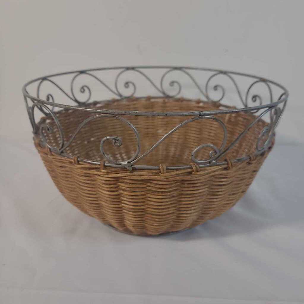 WICKER BOWL W/METAL RIM