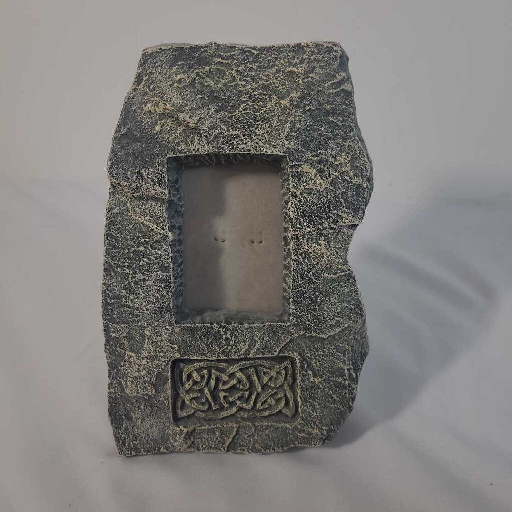 FAUX STONE PICTURE FRAME