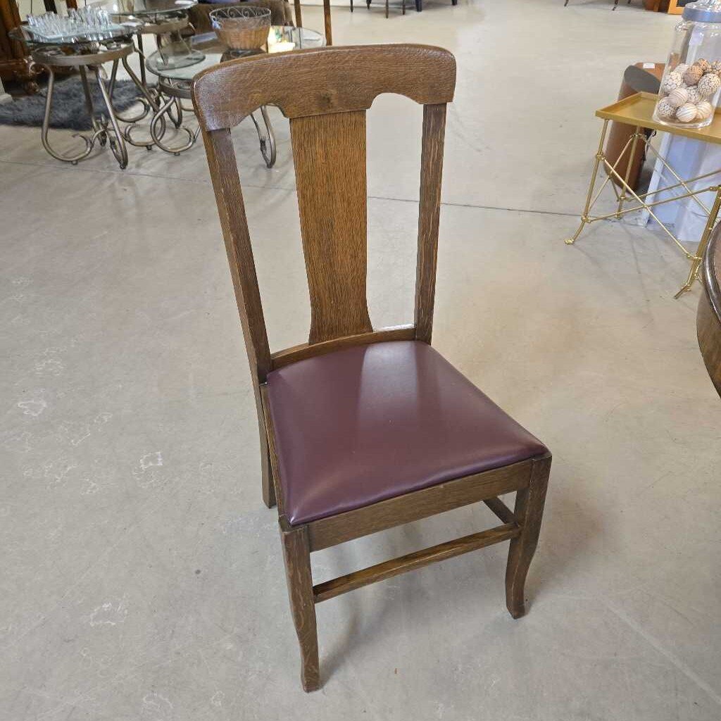 ANTIQUE PEDESTAL TABLE W/6 CHAIRS & 5 LEAVES