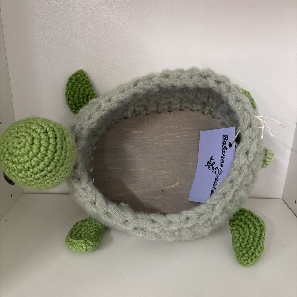 GREEN TURTLE BASKET