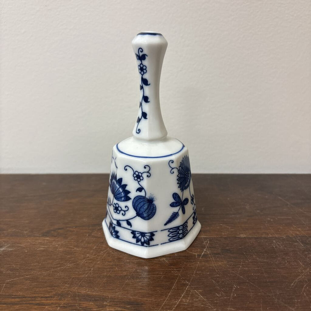 SEYMOUR MANN PORCELAIN BELL "BLUE ONION" PATTERN JAPAN