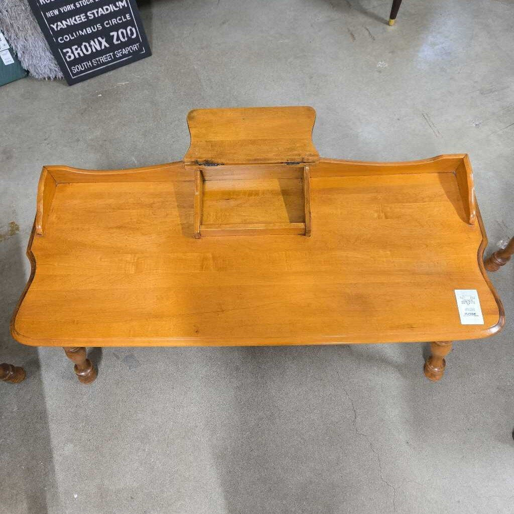 VTG MAPLE COFFEE TABLE