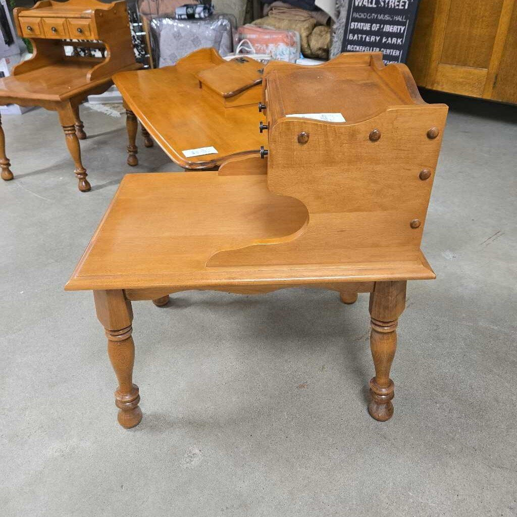 VTG MAPLE END TABLE