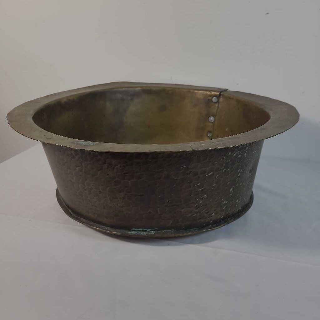 ANTIQUE HAMMERED BRASS CAULDRON/PLANTER