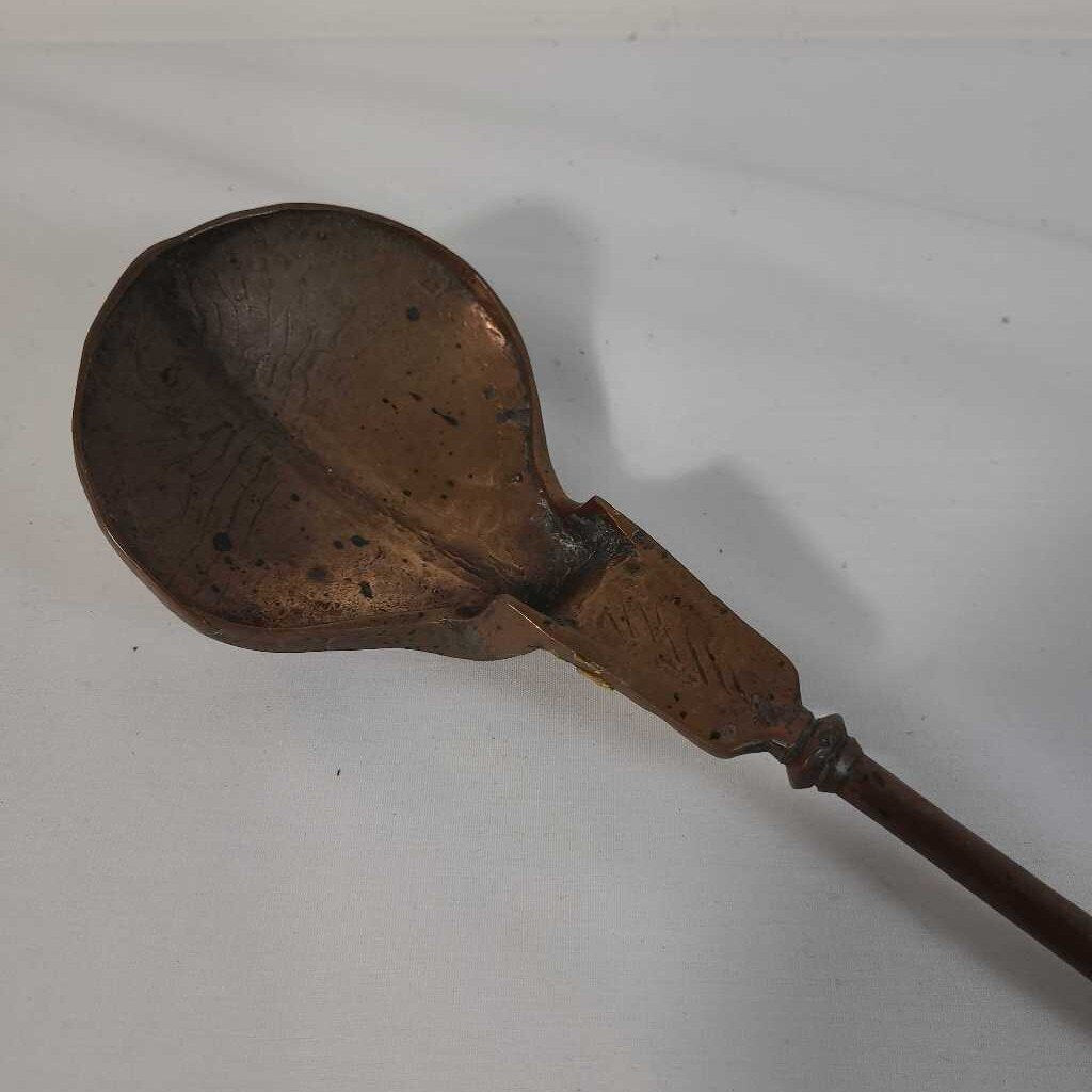 VTG LONG HANDLE COPPER LADLE