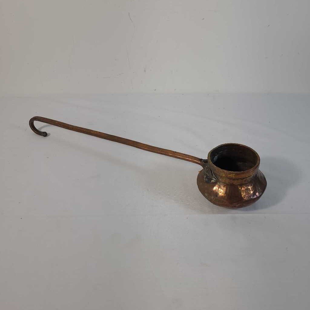 VTG LONG HANDLE COPPER POT
