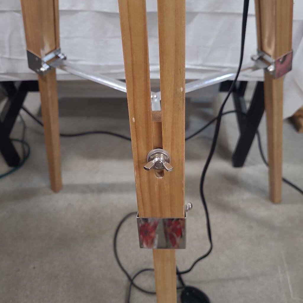 ADJ CHROME/ WOOD TRIPOD TABLE/FLOOR LAMP