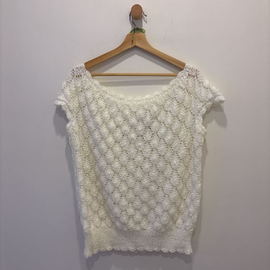 WHITE KNITTED TOP
