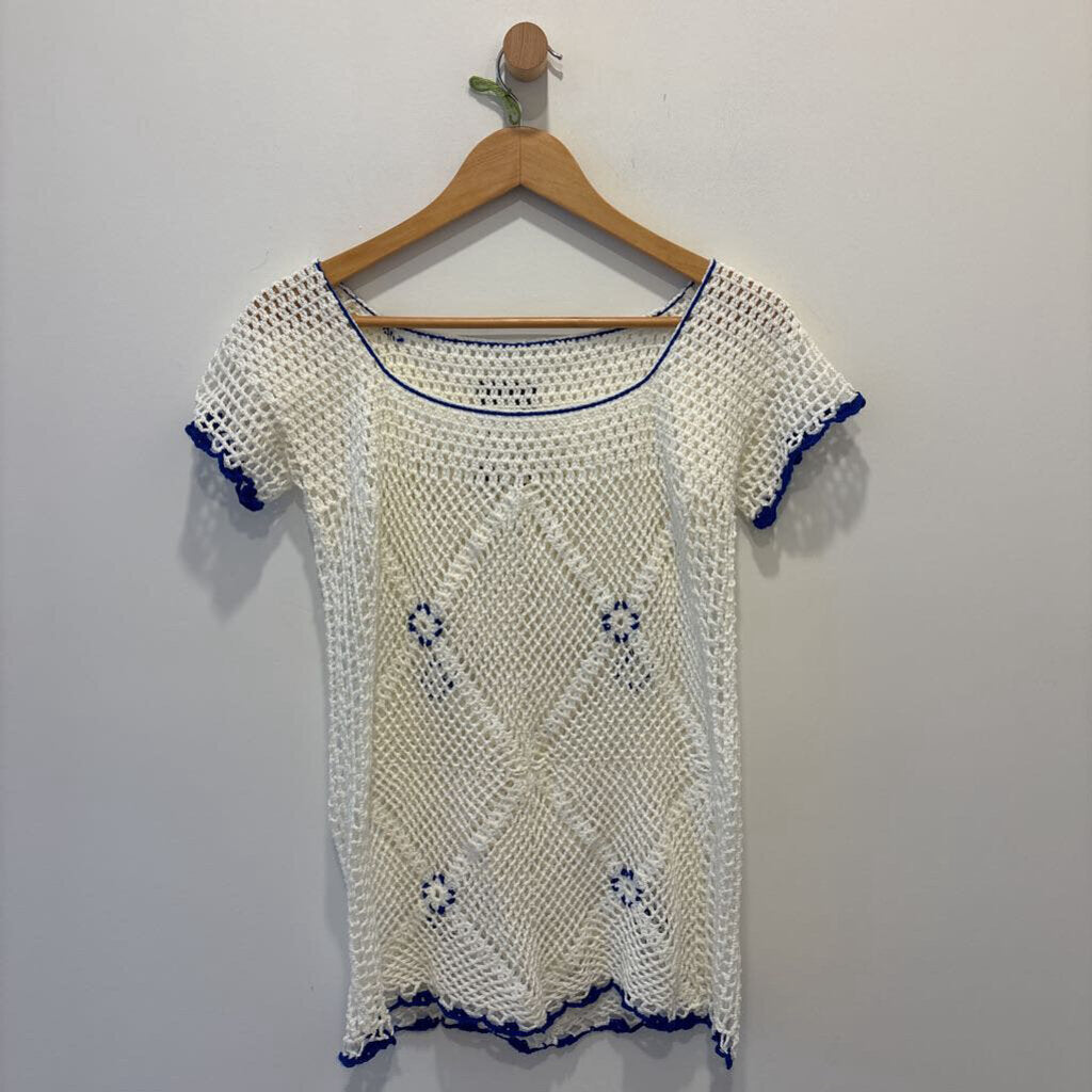 WHITE AND BLUE KNITTED TOP