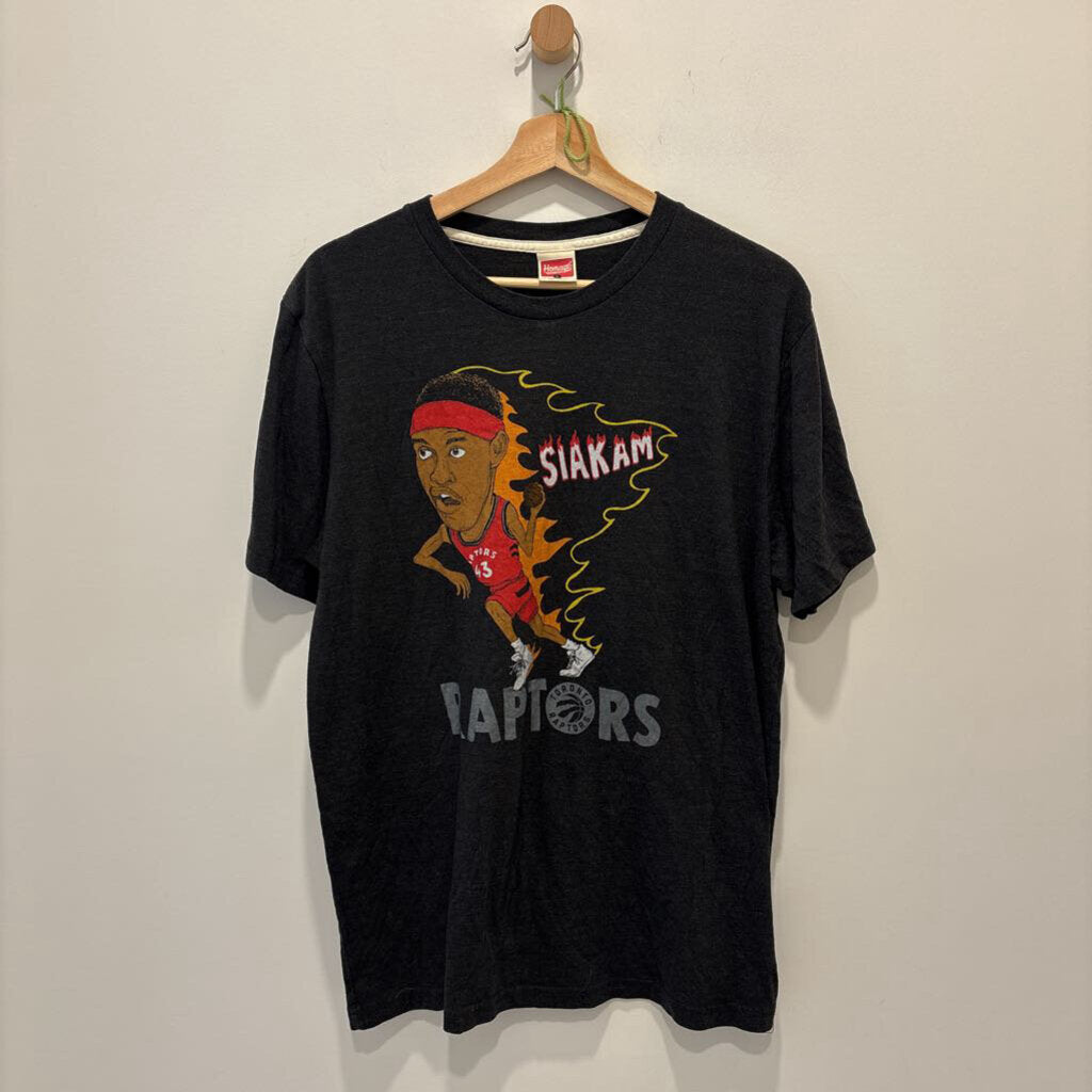 GRAPHIC TEE