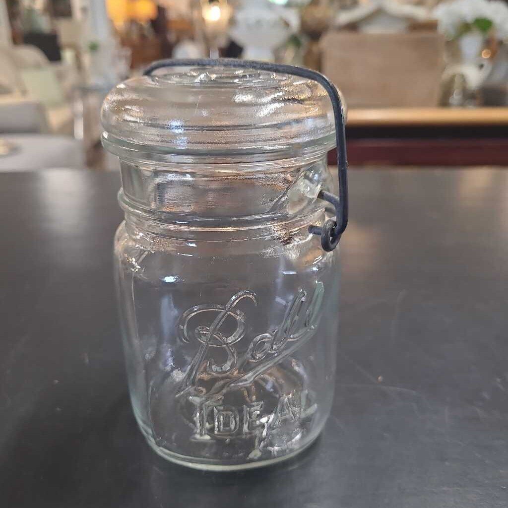 VTG BALL FLIP TOP GLASSLID JAR