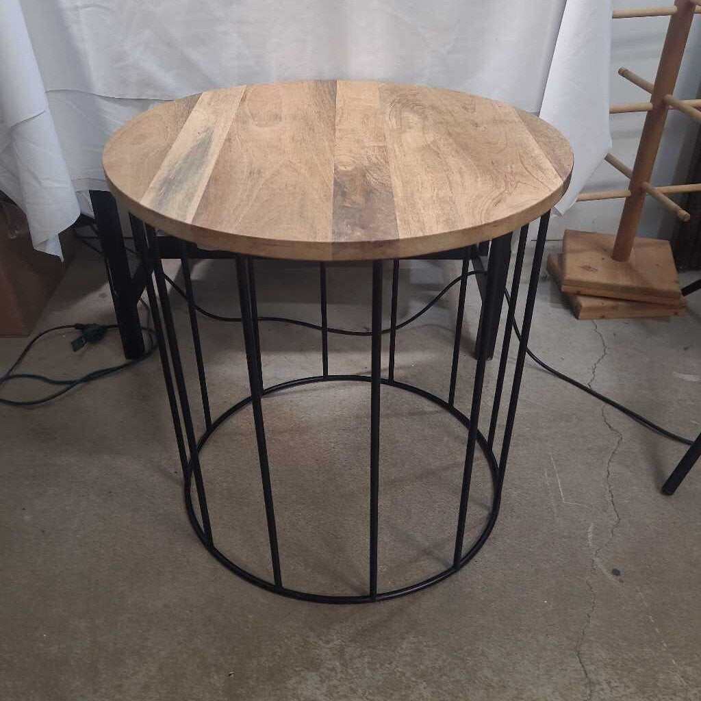 ROUND BLACK METAL BASE/ WOOD TOP ACCENT TABLE