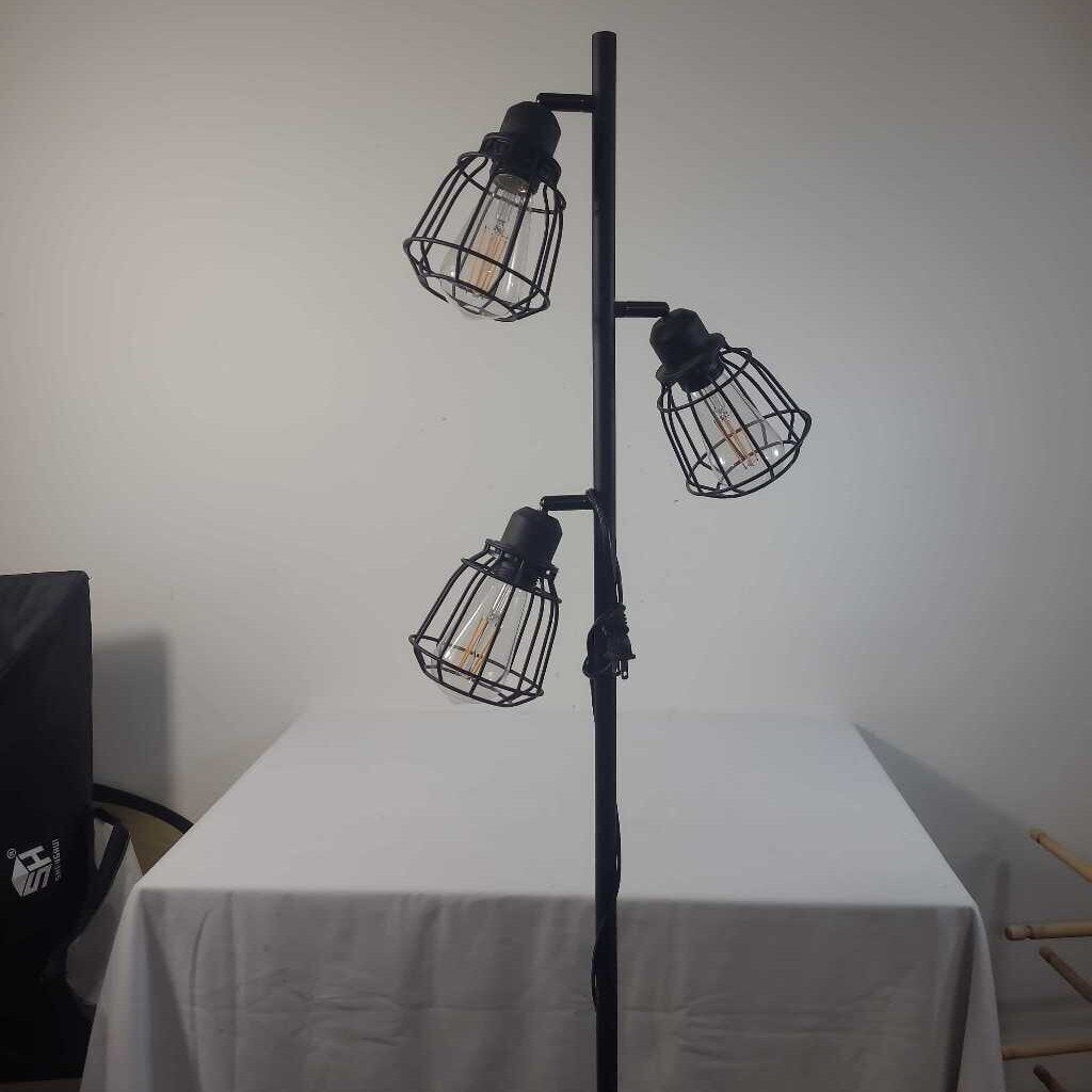 MAT BLACK METAL INDUSTRIAL LOOK FLOOR LAMP