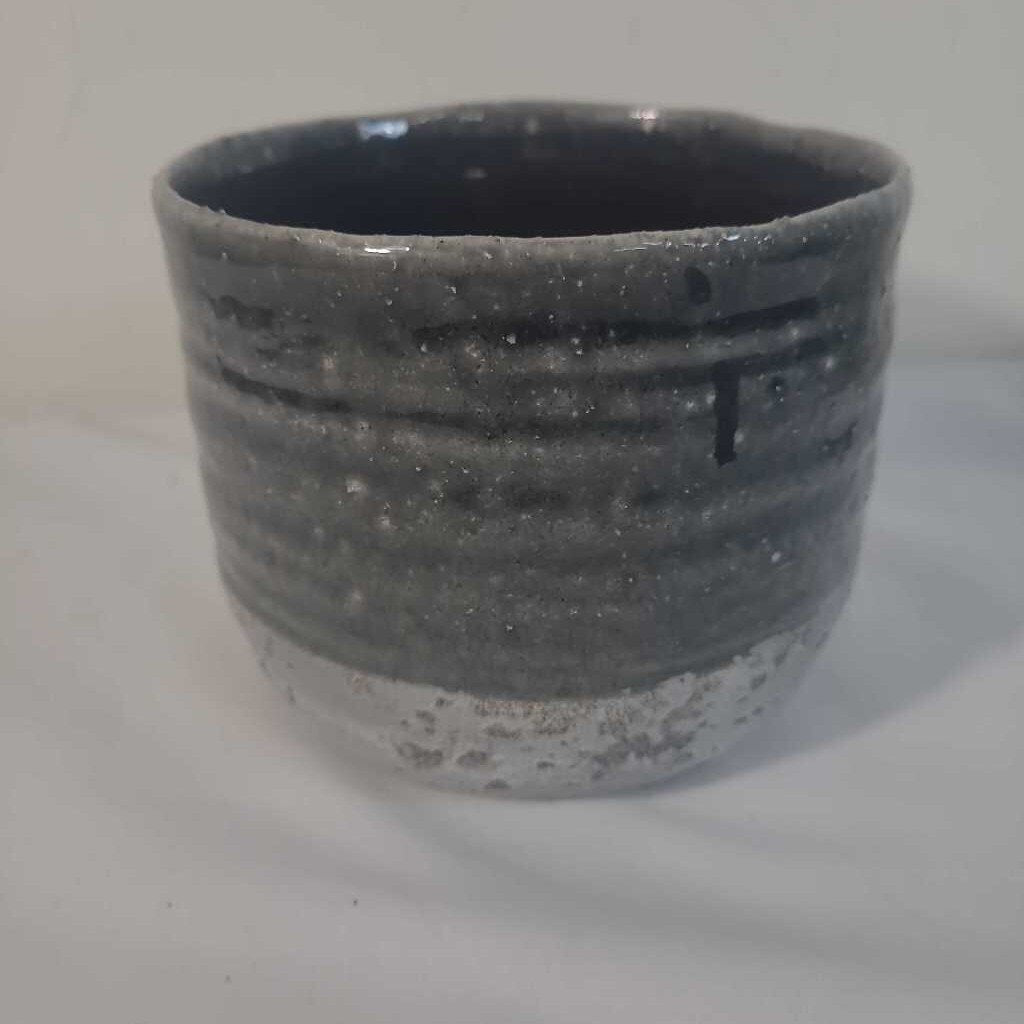 GREY CERAMIC POT