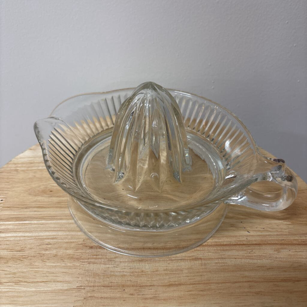 MCM 1950'S DEPRESSION GLASS JUICER THUMB TAB LOOP POUR SPOUT VERTICAL RIBBED TEXTURED INTERIOR